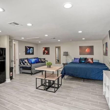 Cosmic Studio At North Downtown Villa Houston Dış mekan fotoğraf